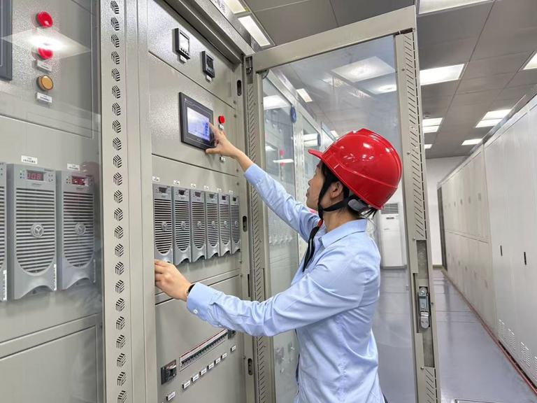 巾帼绽芳华 匠心写青春